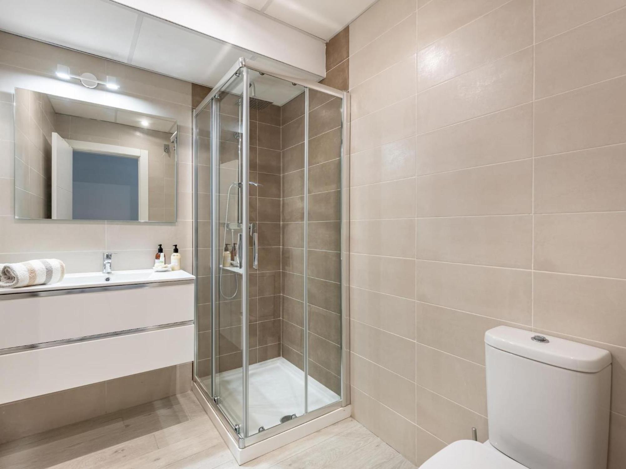 Central Stylish And Elegant 1 & 2 Bedroom Apartments III غرناطة المظهر الخارجي الصورة