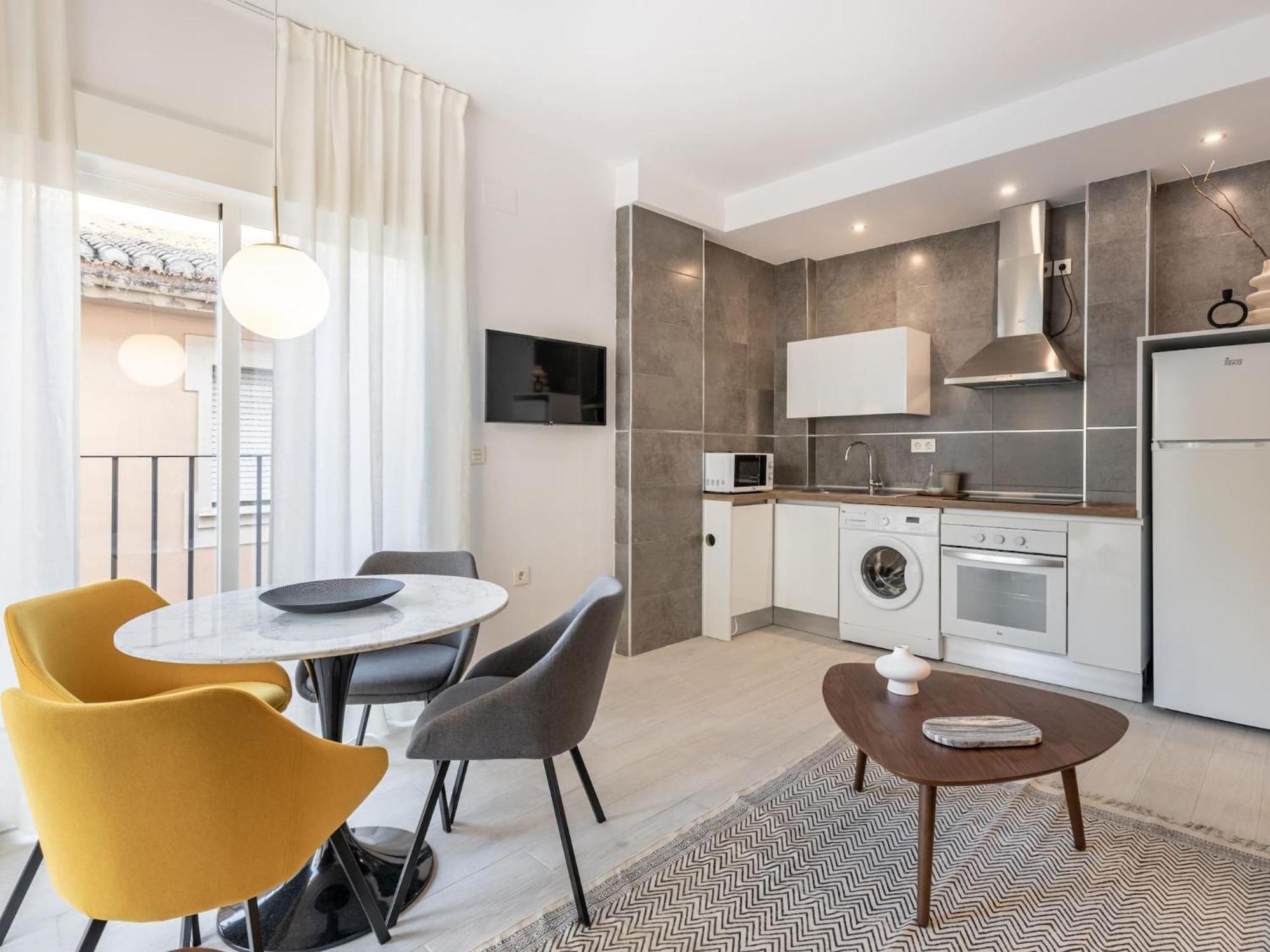 Central Stylish And Elegant 1 & 2 Bedroom Apartments III غرناطة المظهر الخارجي الصورة